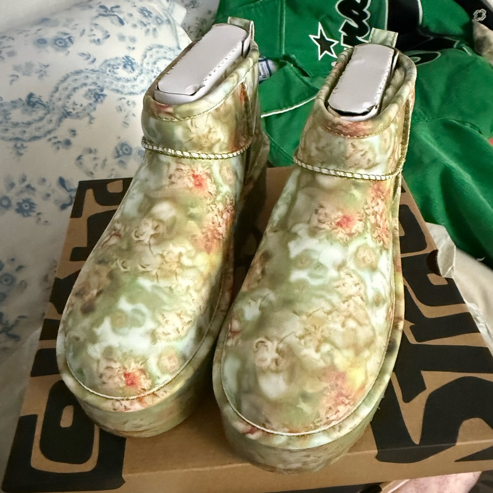 Ugg Collina Strada Green size 7/8 ultra mini platform UK6 EU 39.5